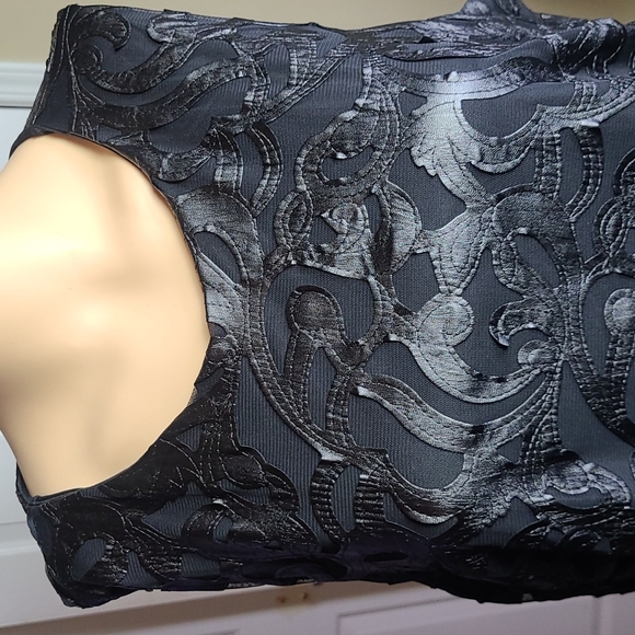 Ladies Sleeveless Dress 👗 😍 - Picture 2 of 8